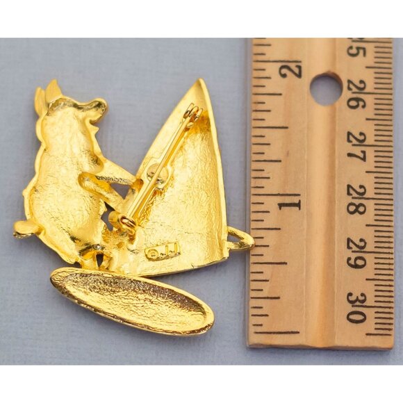 Windsurfer pig vintage brooch made by JJ (CX1) - Picture 2 of 2
